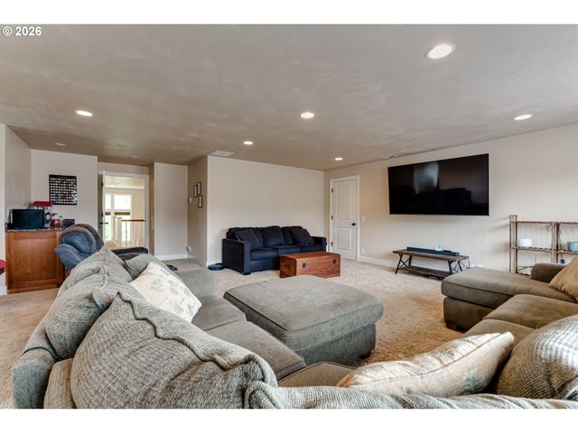 2251 COMSTOCK Ave, Eugene, OR 97408