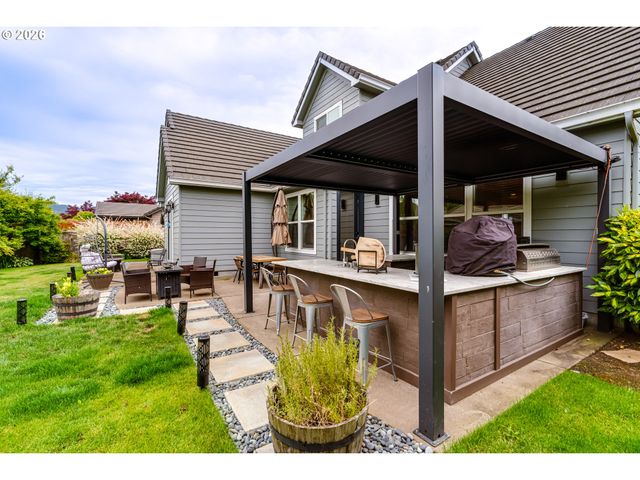 2251 COMSTOCK Ave, Eugene, OR 97408