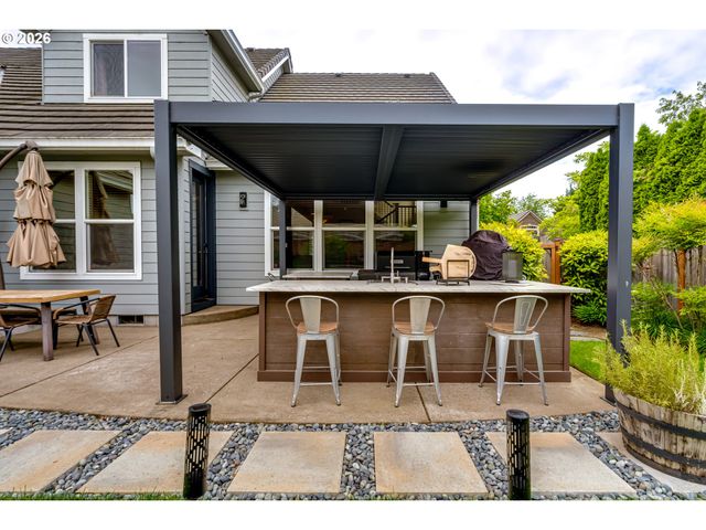 2251 COMSTOCK Ave, Eugene, OR 97408