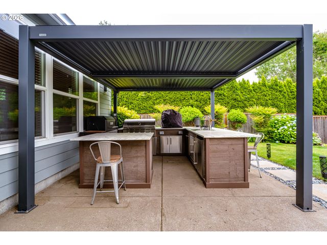 2251 COMSTOCK Ave, Eugene, OR 97408