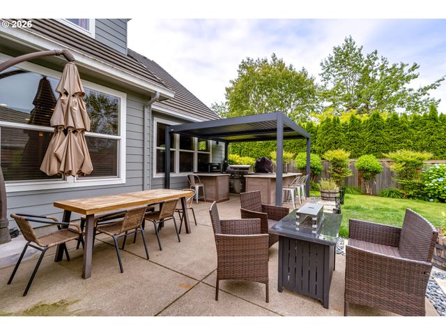 2251 COMSTOCK Ave, Eugene, OR 97408