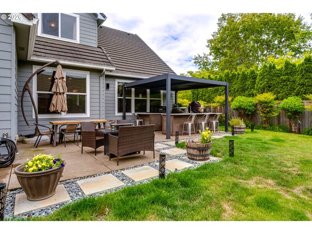 2251 COMSTOCK Ave, Eugene, OR 97408