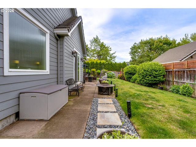 2251 COMSTOCK Ave, Eugene, OR 97408