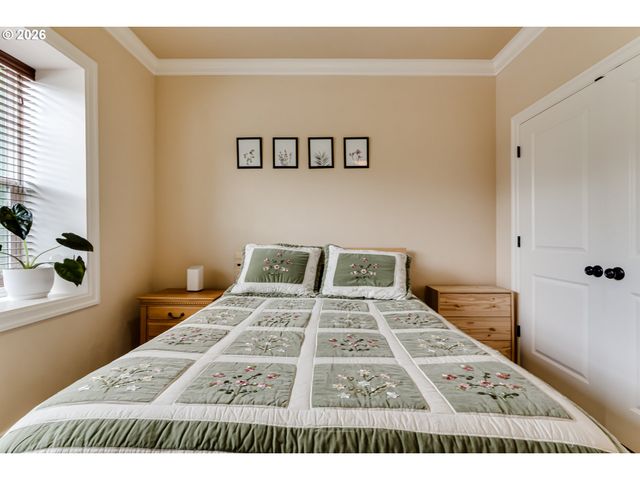 2251 COMSTOCK Ave, Eugene, OR 97408