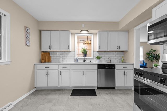 7118 W Medford AVENUE, Milwaukee, WI 53218
