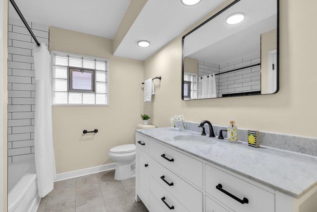 7118 W Medford AVENUE, Milwaukee, WI 53218