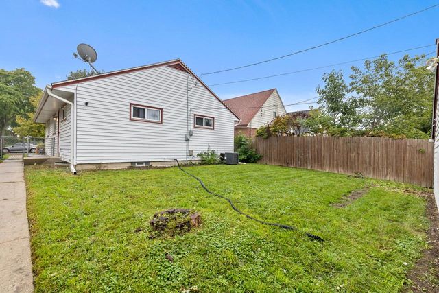 7118 W Medford AVENUE, Milwaukee, WI 53218