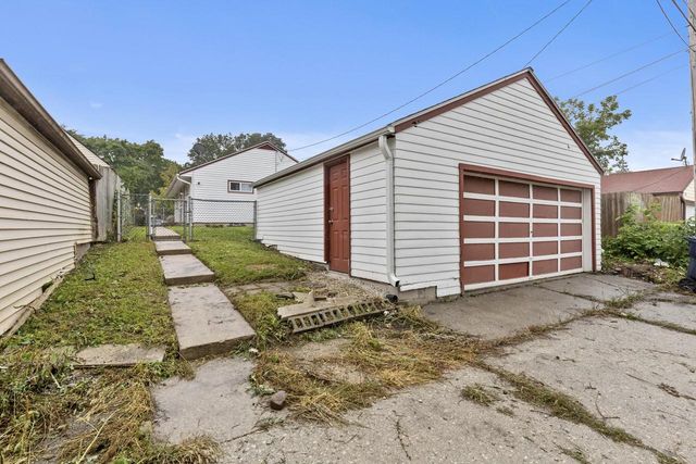 7118 W Medford AVENUE, Milwaukee, WI 53218