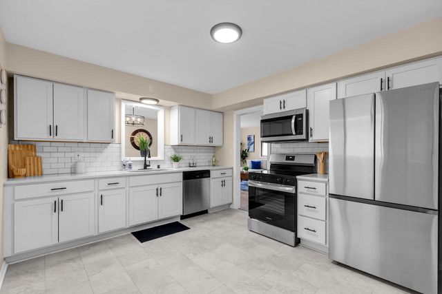7118 W Medford AVENUE, Milwaukee, WI 53218