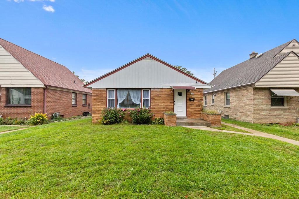 7118 W Medford AVENUE, Milwaukee, WI 53218