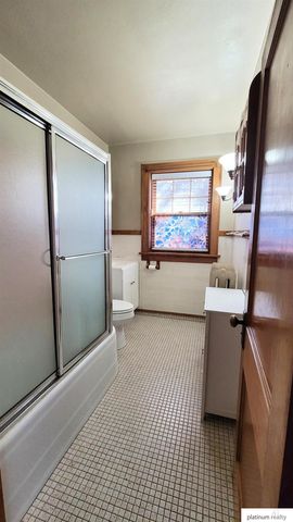 619 S 35th Avenue, Omaha, NE 68105