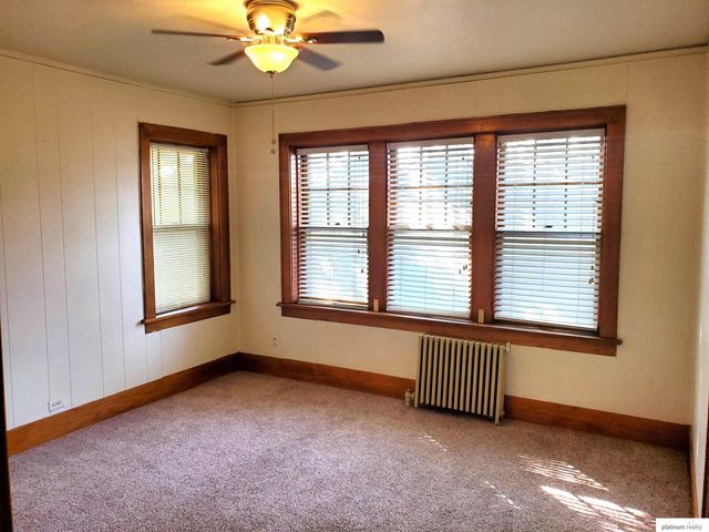 619 S 35th Avenue, Omaha, NE 68105