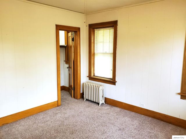 619 S 35th Avenue, Omaha, NE 68105