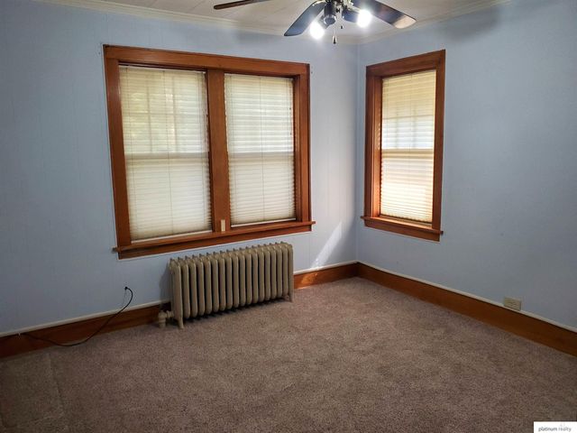 619 S 35th Avenue, Omaha, NE 68105