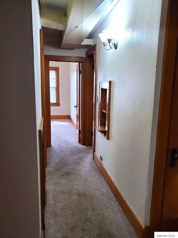 619 S 35th Avenue, Omaha, NE 68105