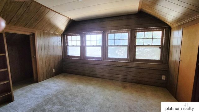 619 S 35th Avenue, Omaha, NE 68105