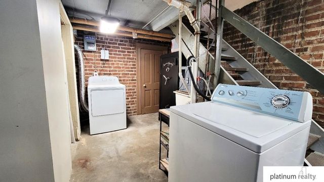 619 S 35th Avenue, Omaha, NE 68105