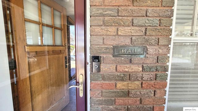 619 S 35th Avenue, Omaha, NE 68105