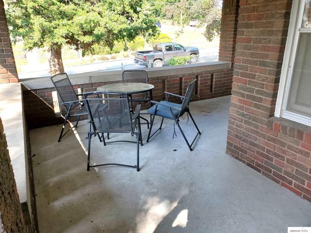619 S 35th Avenue, Omaha, NE 68105