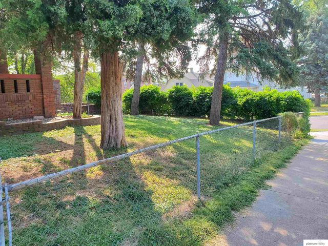 619 S 35th Avenue, Omaha, NE 68105