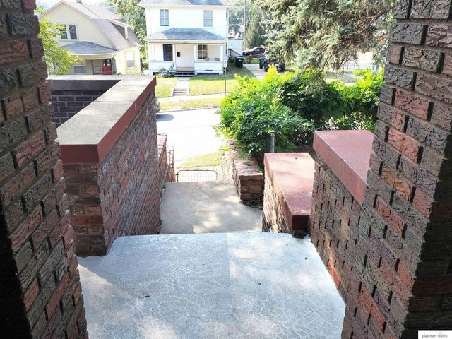 619 S 35th Avenue, Omaha, NE 68105