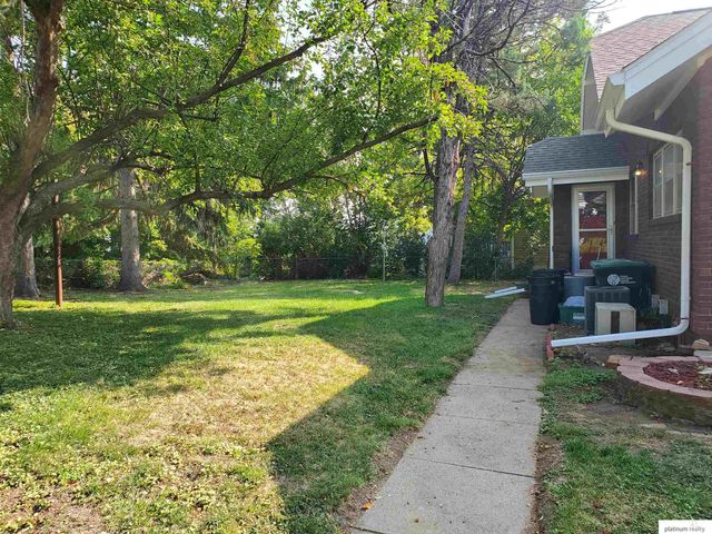 619 S 35th Avenue, Omaha, NE 68105