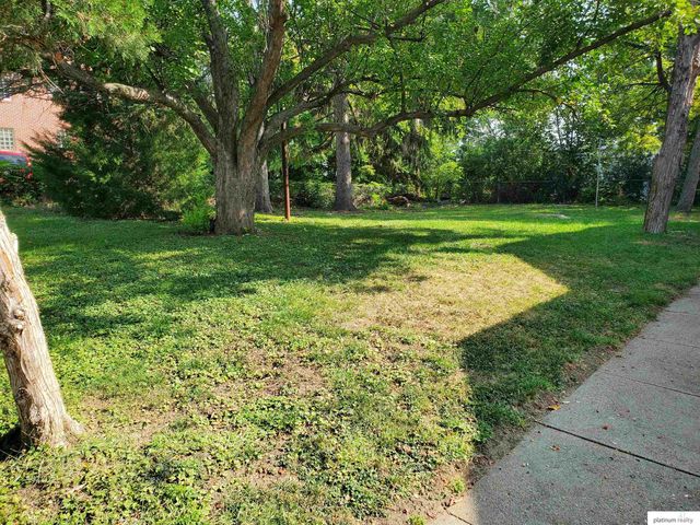 619 S 35th Avenue, Omaha, NE 68105