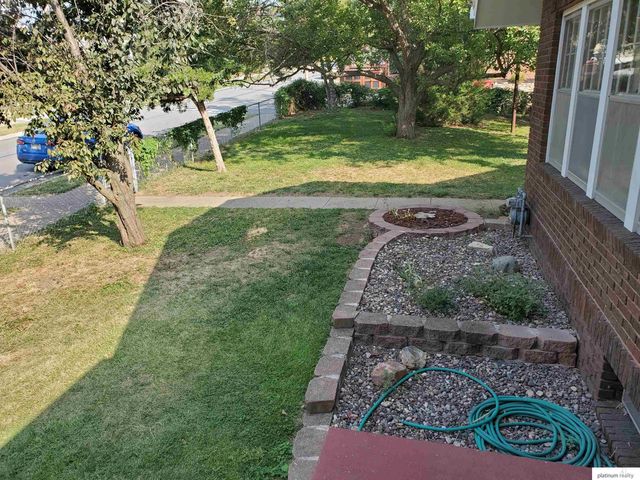 619 S 35th Avenue, Omaha, NE 68105