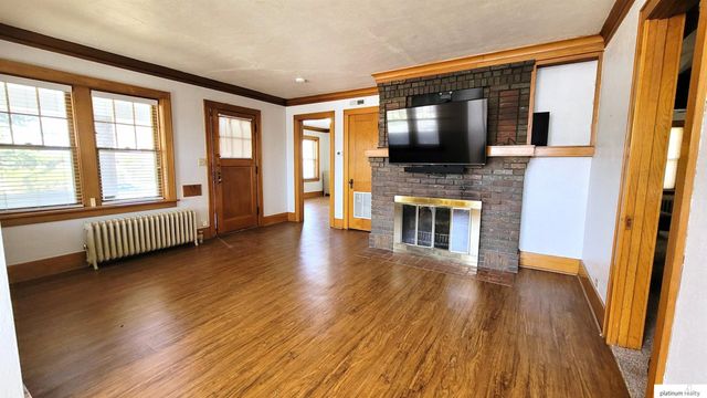619 S 35th Avenue, Omaha, NE 68105