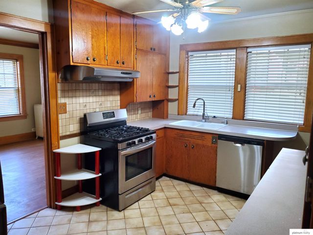 619 S 35th Avenue, Omaha, NE 68105