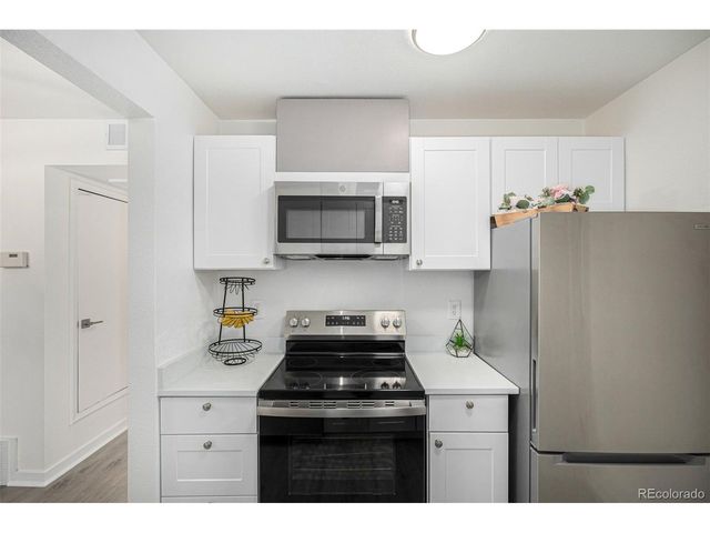 3550 S Harlan St 220, Denver, CO 80235