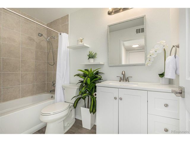 3550 S Harlan St 220, Denver, CO 80235