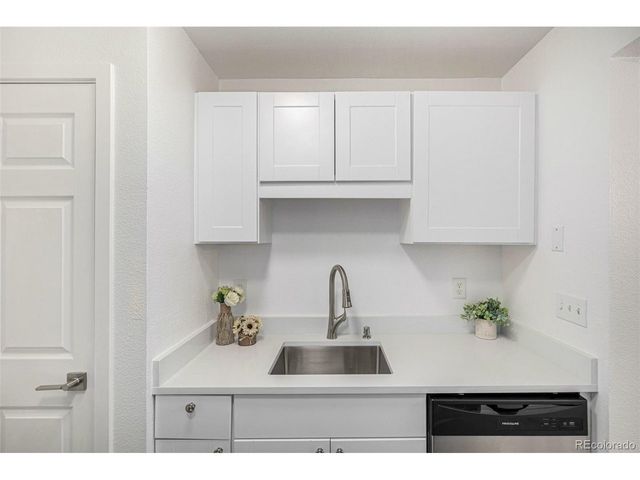 3550 S Harlan St 220, Denver, CO 80235