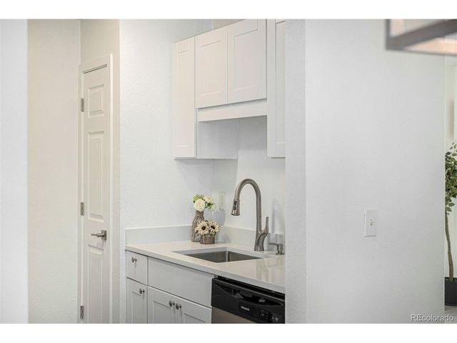 3550 S Harlan St 220, Denver, CO 80235