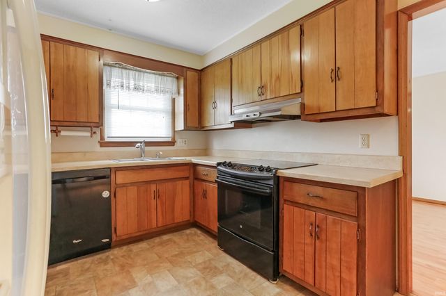 7666 Owens Drive, Newburgh, IN 47630