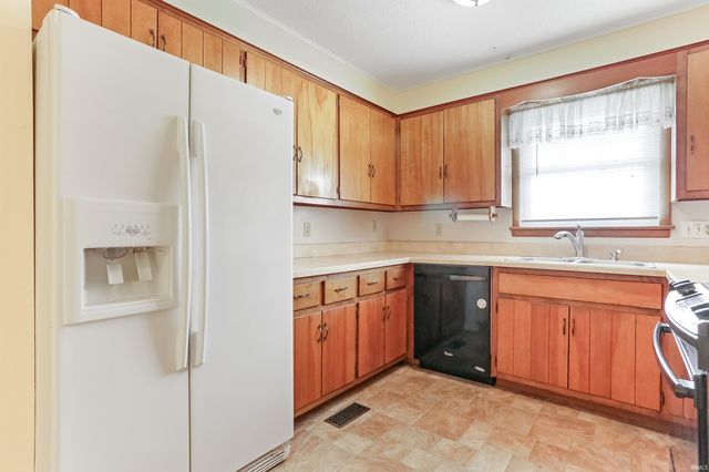 7666 Owens Drive, Newburgh, IN 47630