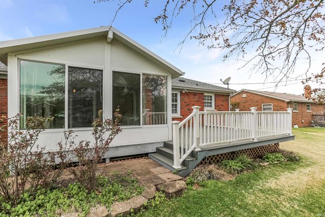 7666 Owens Drive, Newburgh, IN 47630