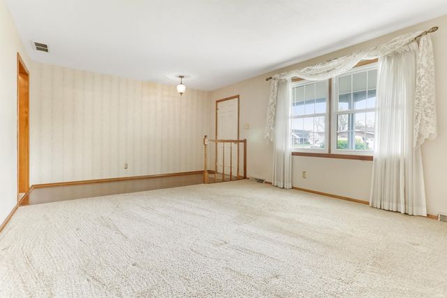 7666 Owens Drive, Newburgh, IN 47630