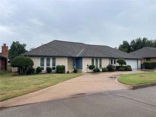 127 Rosewood Drive, Chickasha, OK 73018