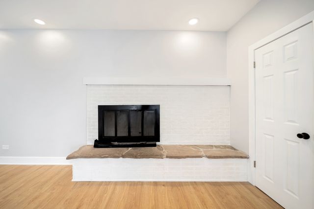 99 Essex Road, Elk Grove Village, IL 60007