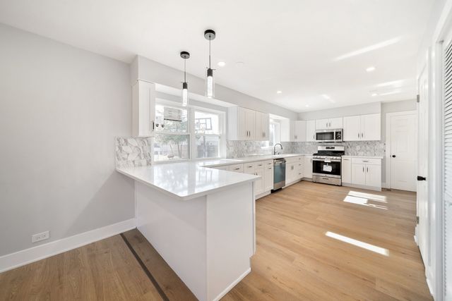 99 Essex Road, Elk Grove Village, IL 60007