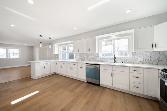 99 Essex Road, Elk Grove Village, IL 60007