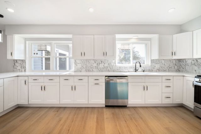 99 Essex Road, Elk Grove Village, IL 60007