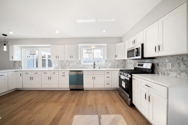 99 Essex Road, Elk Grove Village, IL 60007