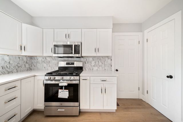 99 Essex Road, Elk Grove Village, IL 60007