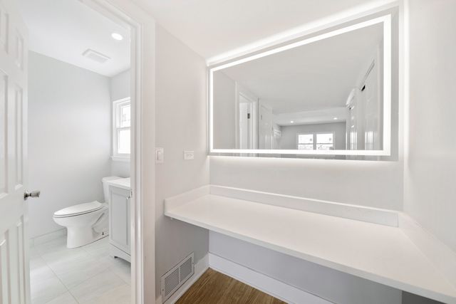 99 Essex Road, Elk Grove Village, IL 60007