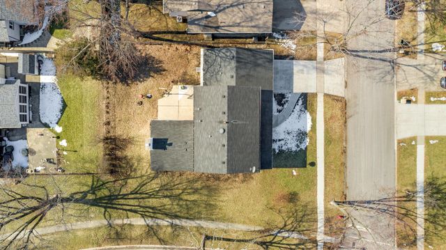 99 Essex Road, Elk Grove Village, IL 60007