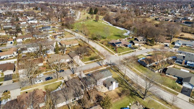 99 Essex Road, Elk Grove Village, IL 60007