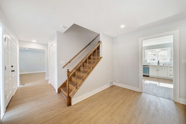 99 Essex Road, Elk Grove Village, IL 60007