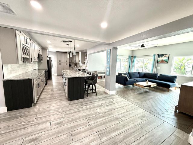 8280 32ND AVENUE N, St Petersburg, FL 33710